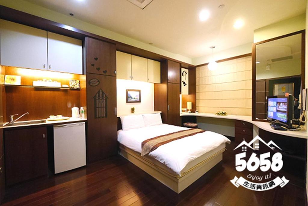 85 Happy Holiday Hotel เกาสง ภายนอก รูปภาพ